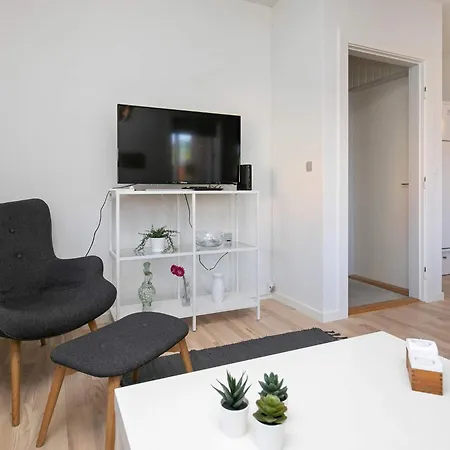 Overlooking Pedestrian Zone Apartment *